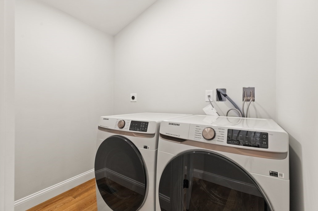 17 Saunders Road Lynnfield, MA 01940 - Photo 26 of 42 a utility room with dryer and washer