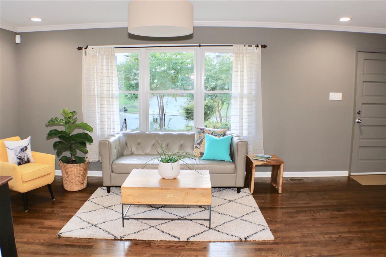 Large space with great Lightening and Hardwood floors. Living Room