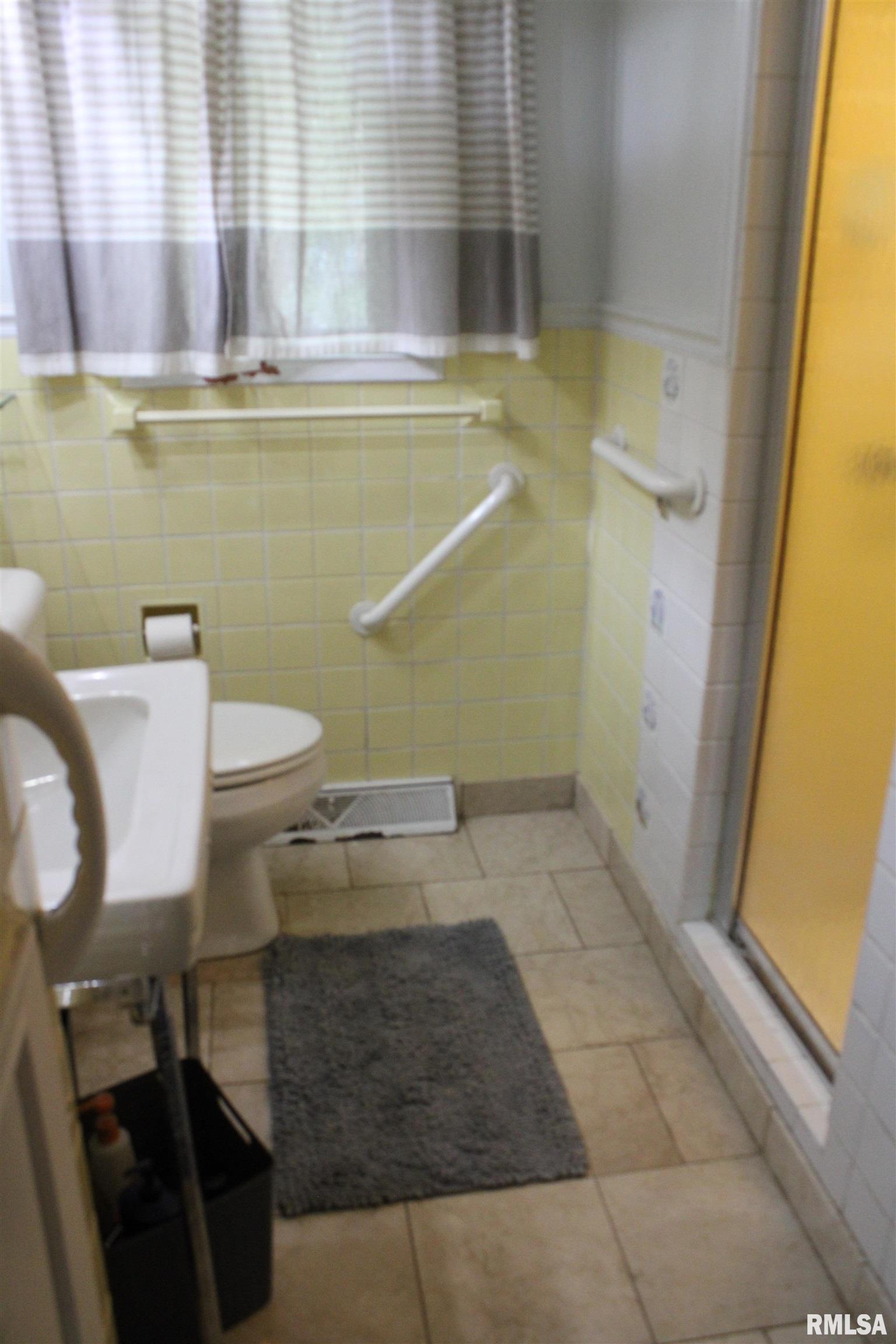 2610 31st Street Moline, IL 61265 - Photo 14 of 37