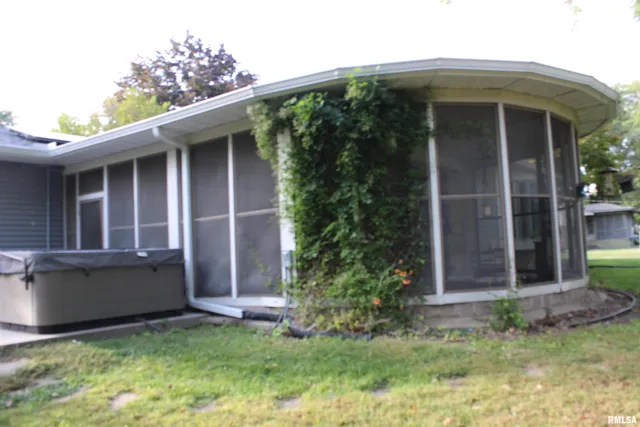 $289,900 | 2610 31st Street, Moline, IL 61265