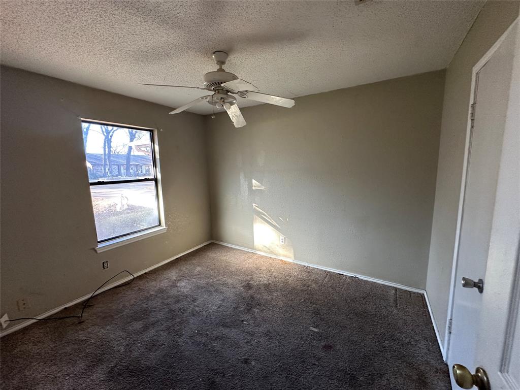 912 Red Oak Street Azle, TX 76020 - Photo 6 of 12