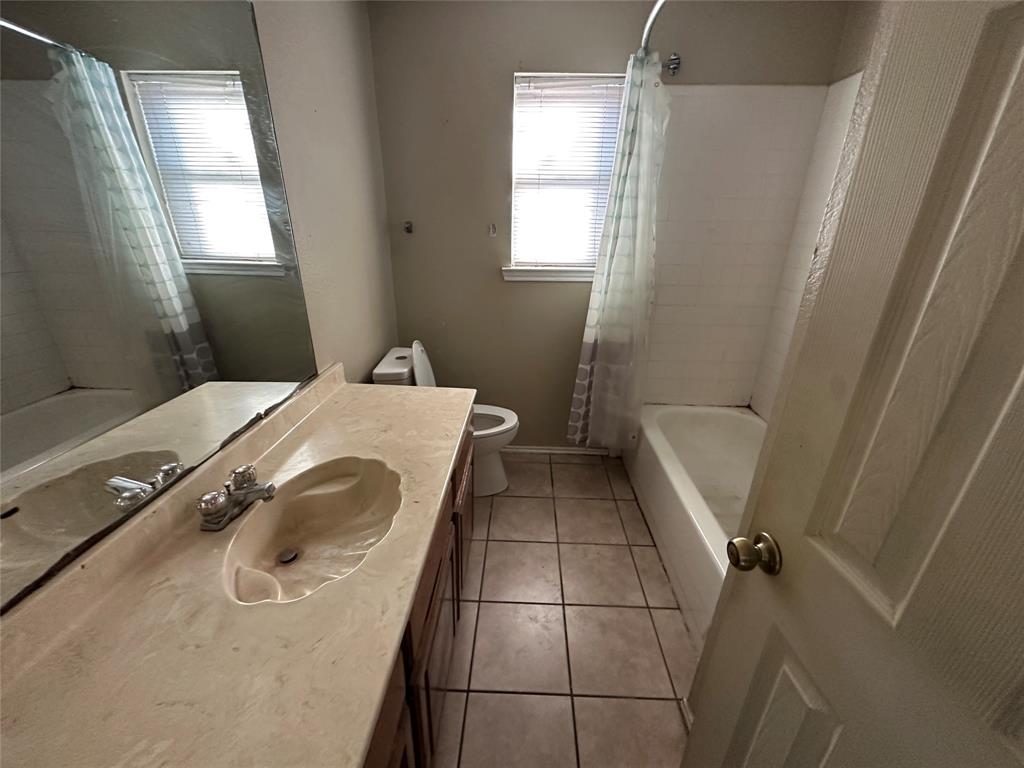 912 Red Oak Street Azle, TX 76020 - Photo 7 of 12