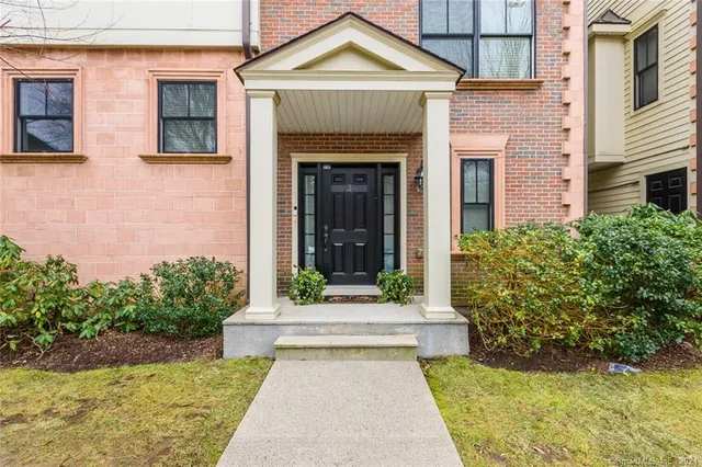 $4,350 | 109 Forest Street, Unit 3, Stamford, CT 06901