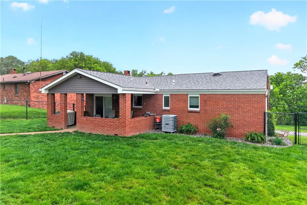 344 Lincoln Hall Road Elizabeth, PA 15037 - Photo 4 of 44