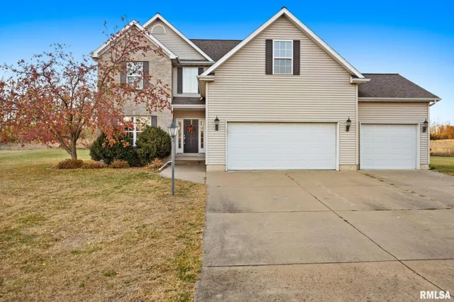 $359,900 | 13921 North River Crest Drive, Chillicothe, IL 61523