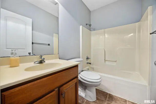 $359,900 | 13921 North River Crest Drive, Chillicothe, IL 61523