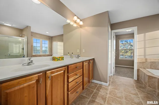 $359,900 | 13921 North River Crest Drive, Chillicothe, IL 61523