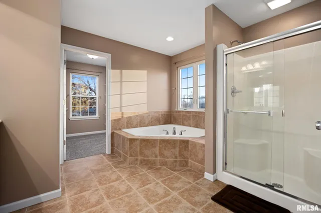 $359,900 | 13921 North River Crest Drive, Chillicothe, IL 61523