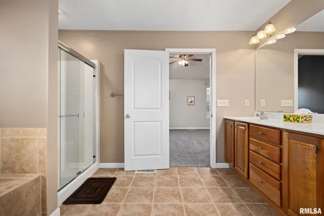 $359,900 | 13921 North River Crest Drive, Chillicothe, IL 61523