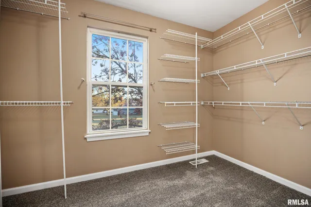 $359,900 | 13921 North River Crest Drive, Chillicothe, IL 61523