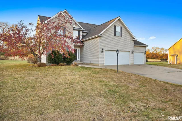 $359,900 | 13921 North River Crest Drive, Chillicothe, IL 61523