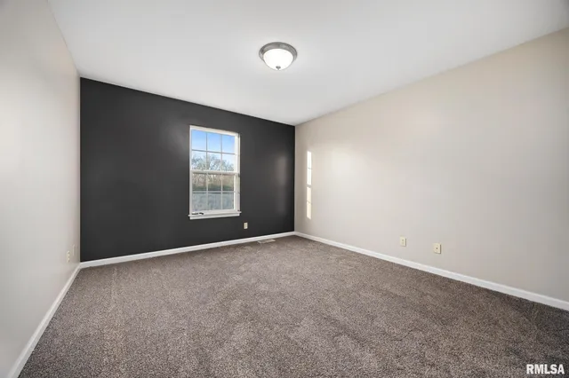 $359,900 | 13921 North River Crest Drive, Chillicothe, IL 61523