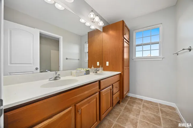 $359,900 | 13921 North River Crest Drive, Chillicothe, IL 61523