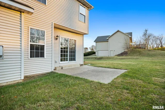 $359,900 | 13921 North River Crest Drive, Chillicothe, IL 61523