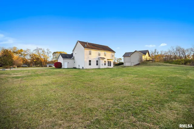 $359,900 | 13921 North River Crest Drive, Chillicothe, IL 61523