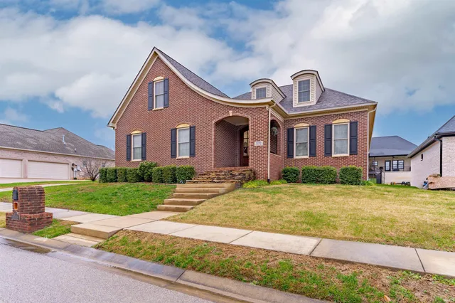 $464,900 | 5600 Essex Drive, Newburgh, IN 47630