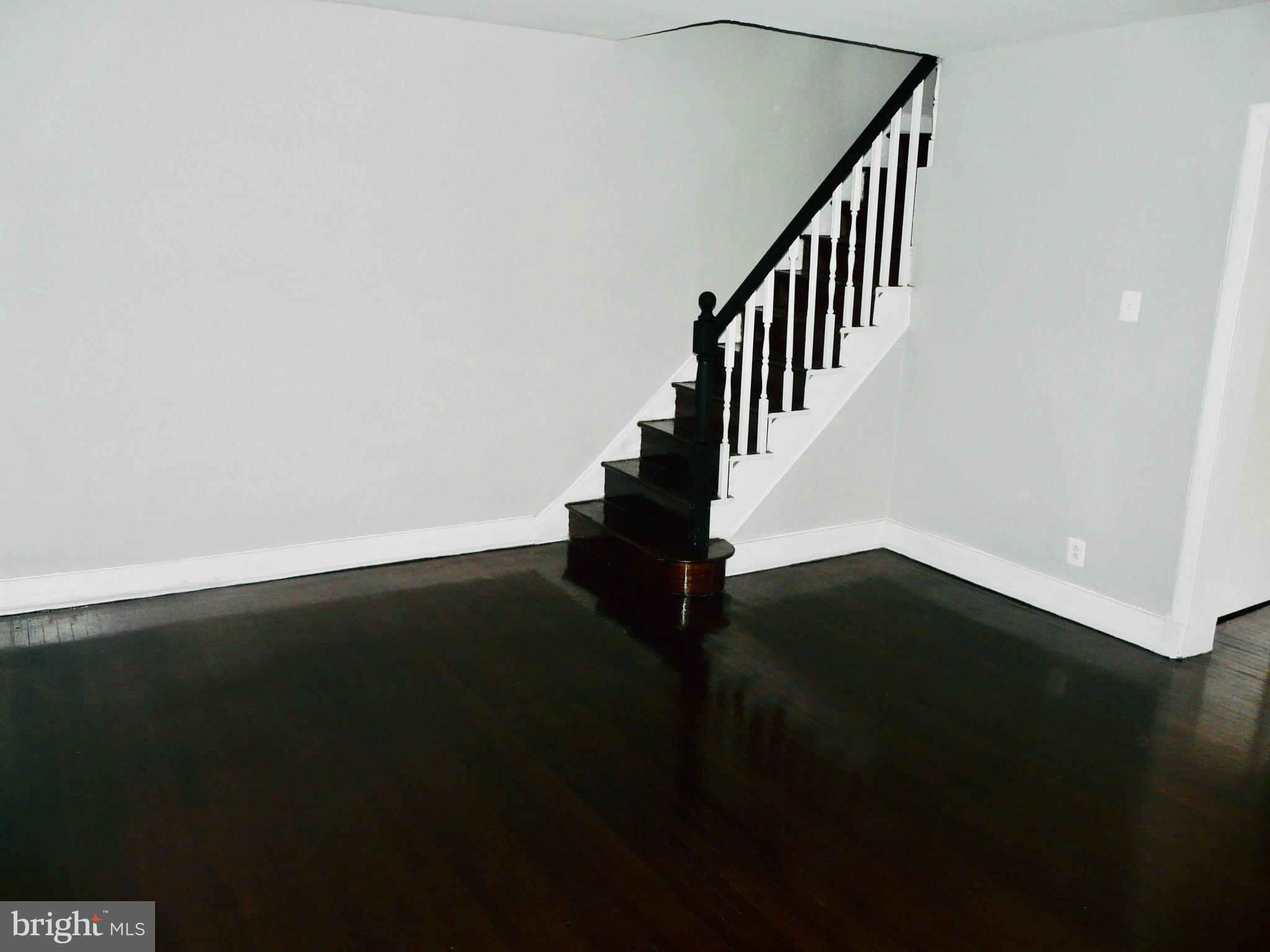 214 Ashby Road Upper Darby, PA 19082 - Photo 5 of 28 Living room