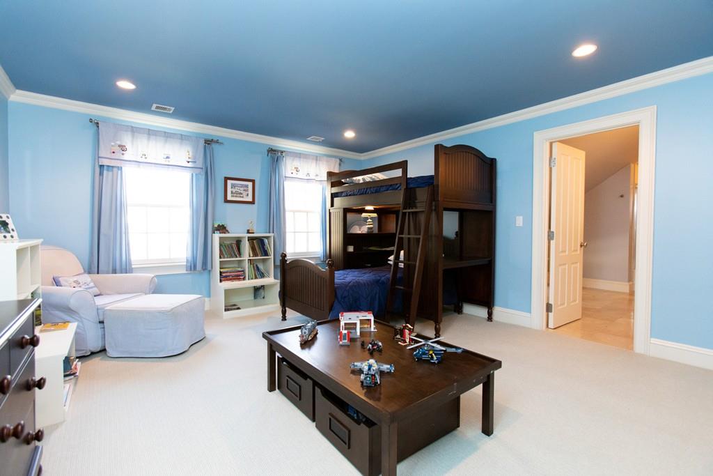 27 Pembroke Road Wellesley, MA 02482 - Photo 17 of 28