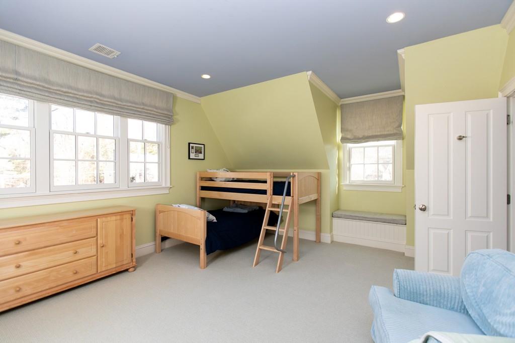 27 Pembroke Road Wellesley, MA 02482 - Photo 19 of 28