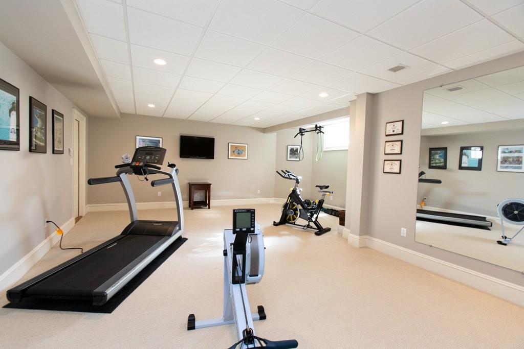 27 Pembroke Road Wellesley, MA 02482 - Photo 22 of 28