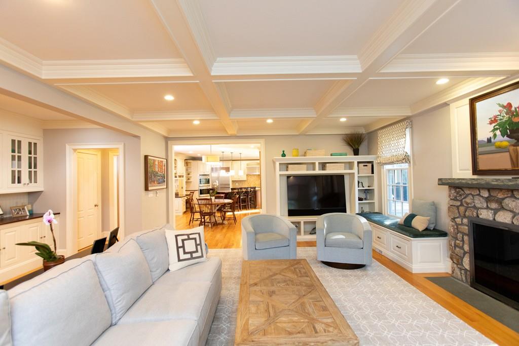 27 Pembroke Road Wellesley, MA 02482 - Photo 6 of 28