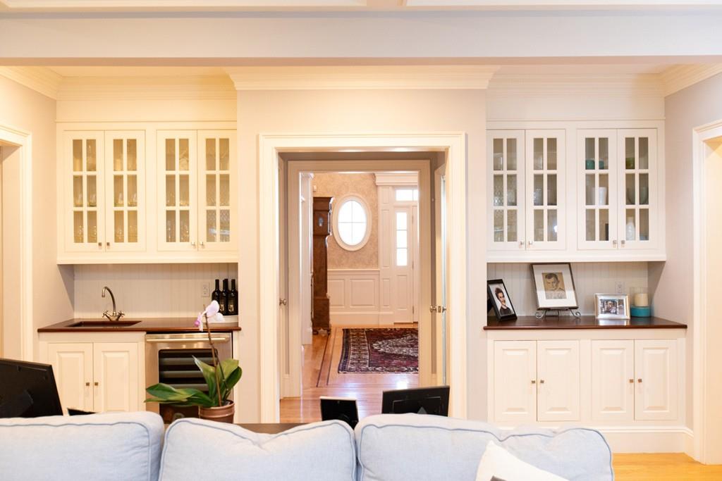 27 Pembroke Road Wellesley, MA 02482 - Photo 7 of 28