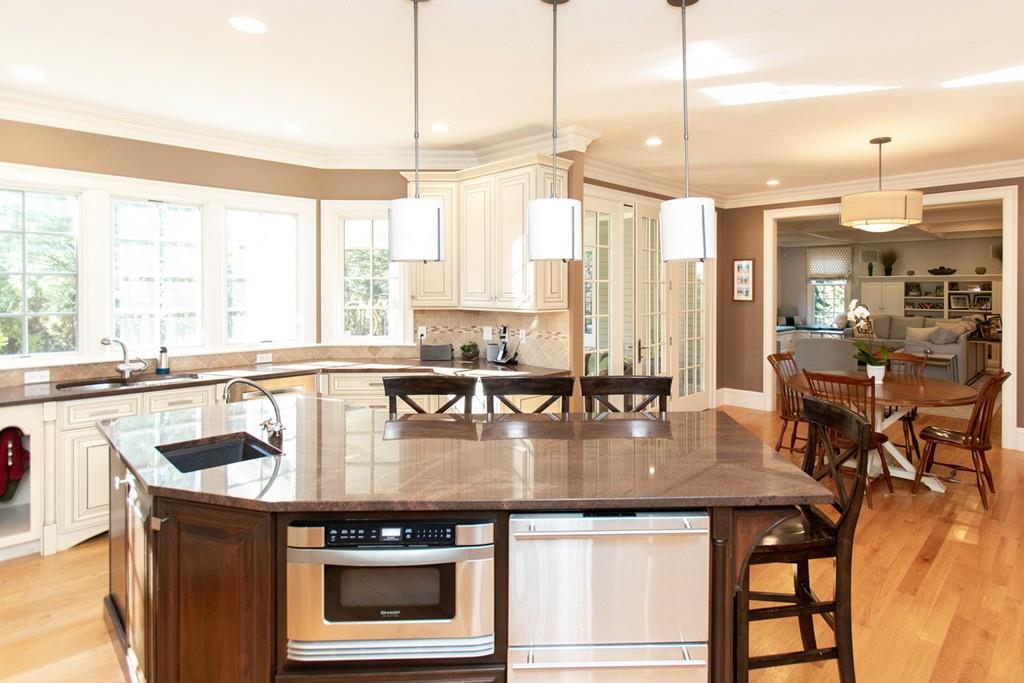 27 Pembroke Road Wellesley, MA 02482 - Photo 9 of 28