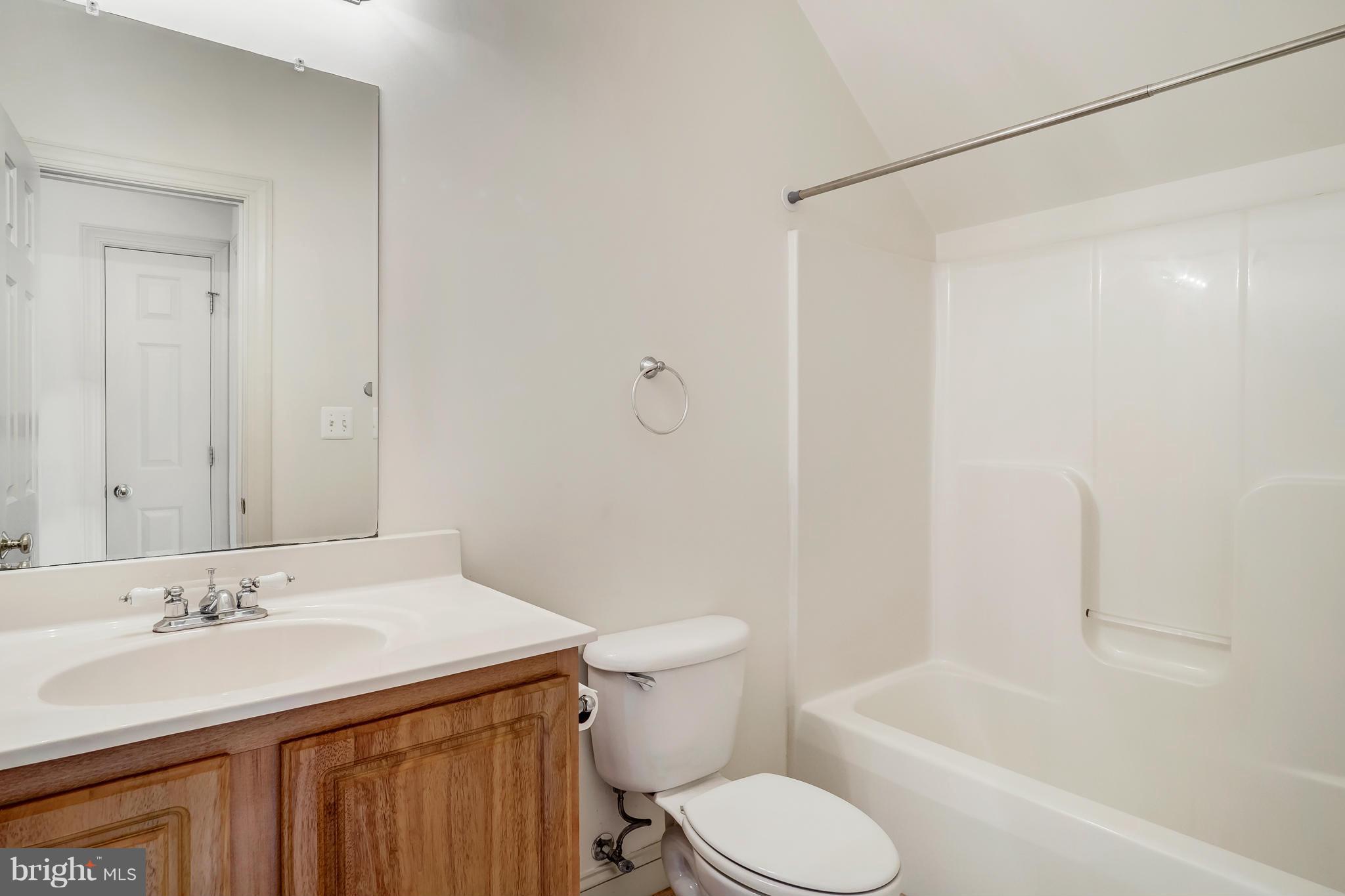 104 Dry Mill Road Southwest, Unit 301 Leesburg, VA 20175 - Photo 15 of 23 Bath (Master)
