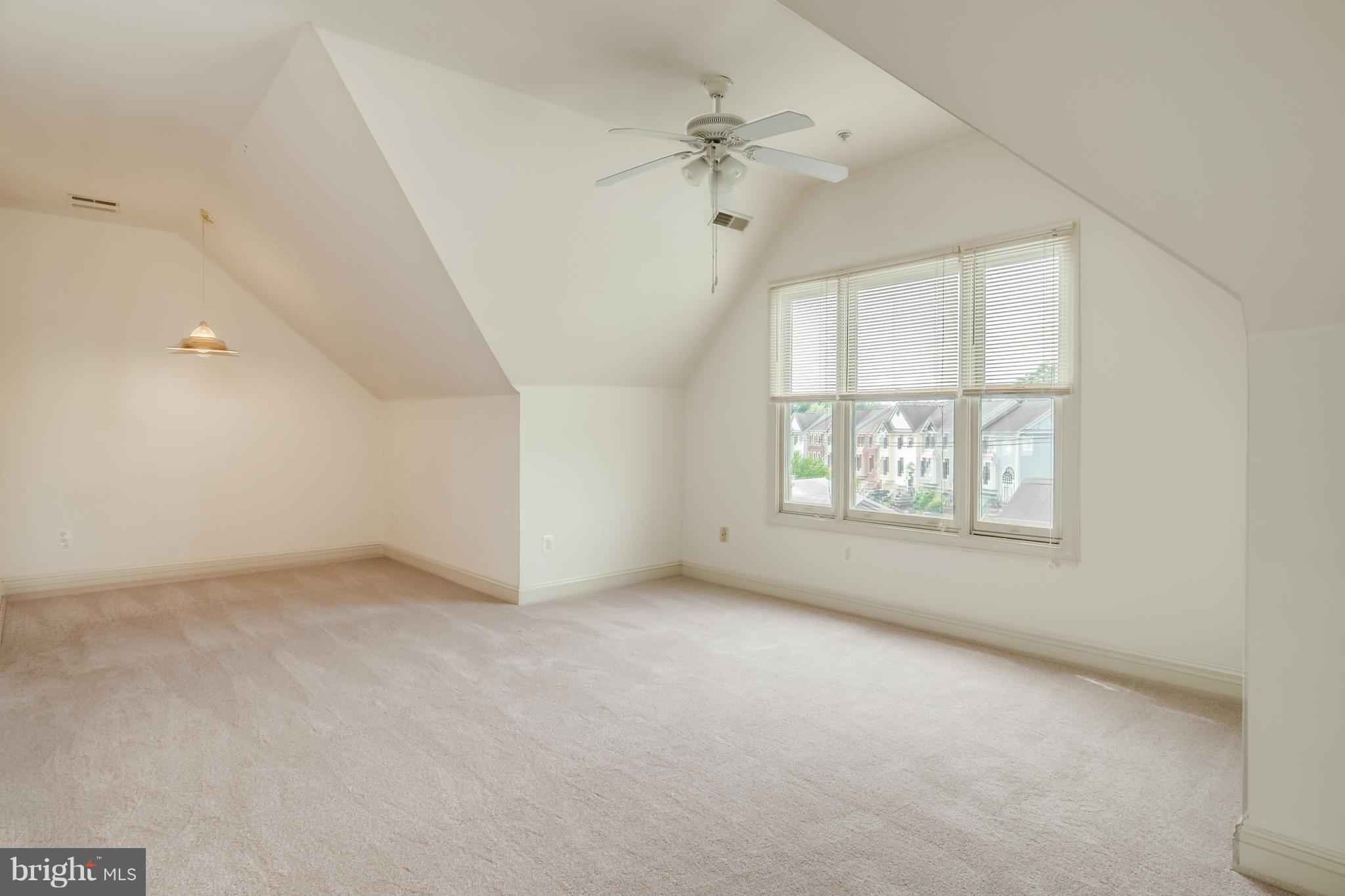 104 Dry Mill Road Southwest, Unit 301 Leesburg, VA 20175 - Photo 3 of 23 Living Room