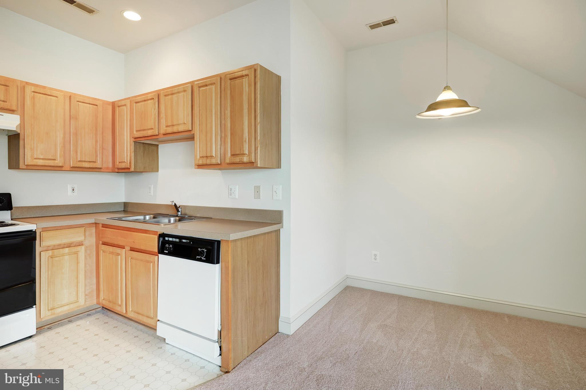 104 Dry Mill Road Southwest, Unit 301 Leesburg, VA 20175 - Photo 10 of 23 Dining Room
