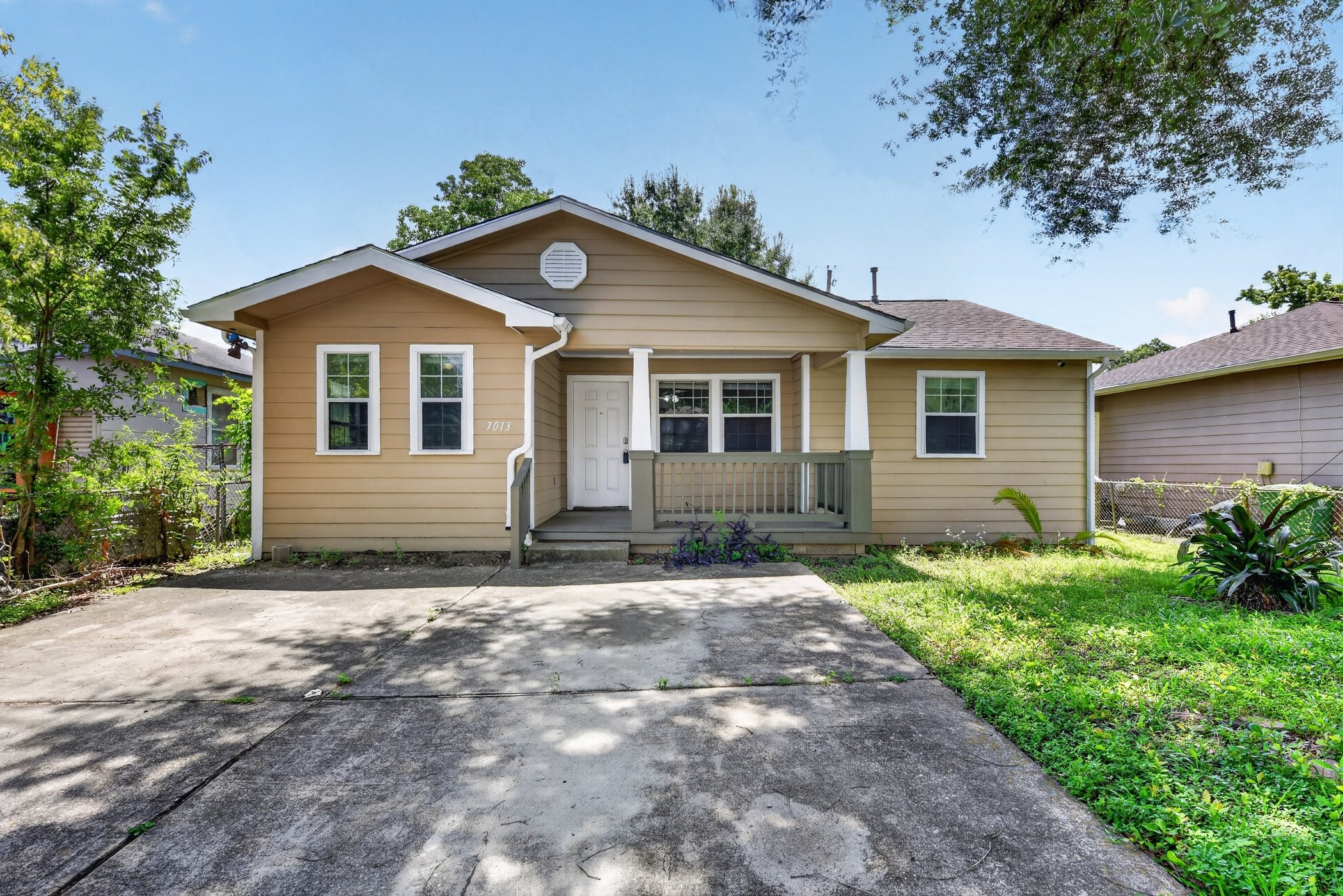 7013 St Augustine Street Houston, TX 77021 - Photo 3 of 35 a front view of a house with a yard