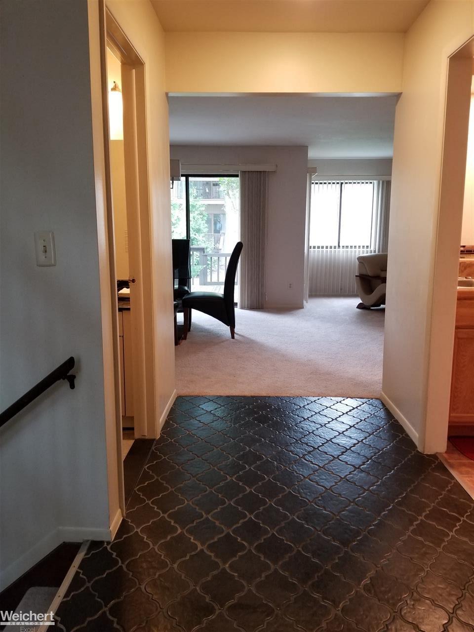 23247 Farmington Road Farmington, MI 48336 - Photo 3 of 25