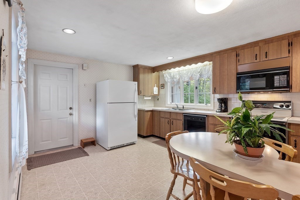 3 Nevada Road Chelmsford, MA 01824 - Photo 3 of 36