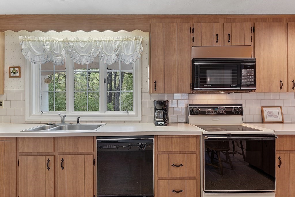 3 Nevada Road Chelmsford, MA 01824 - Photo 4 of 36