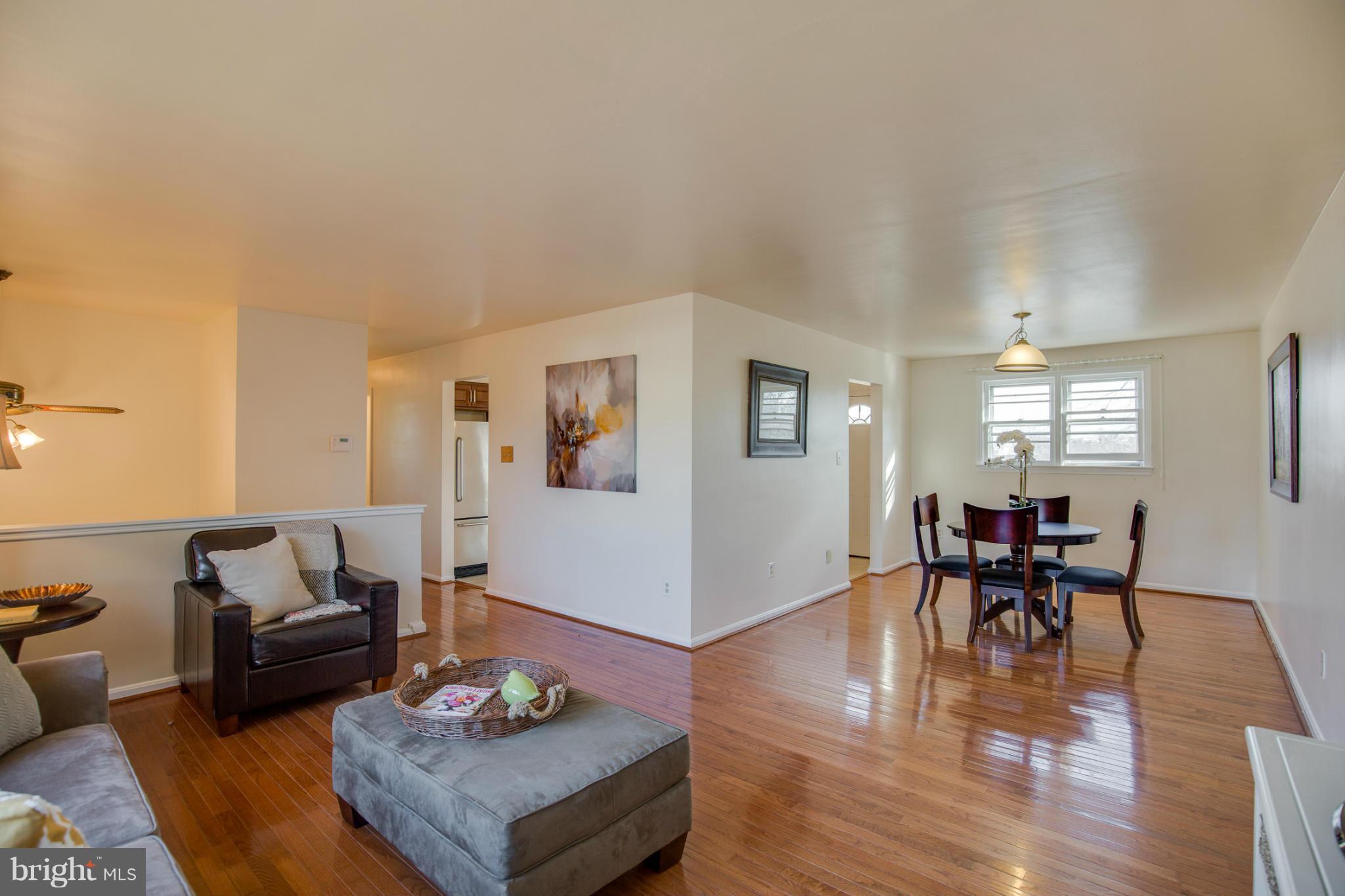 10200 Brandywine Road Clinton, MD 20735 - Photo 5 of 30 Living Room