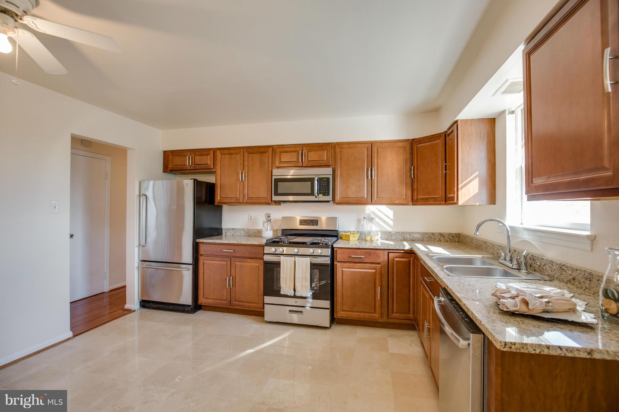 10200 Brandywine Road Clinton, MD 20735 - Photo 9 of 30 Kitchen