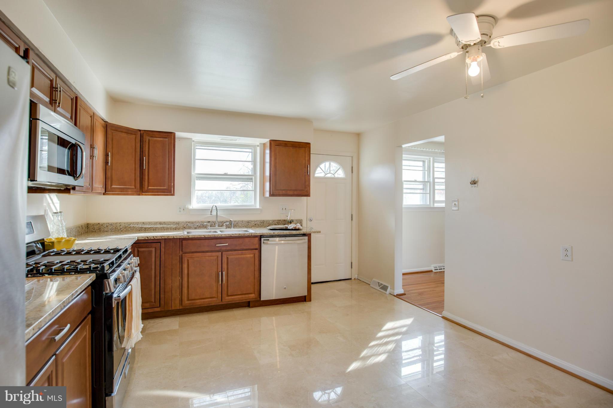 10200 Brandywine Road Clinton, MD 20735 - Photo 10 of 30 Kitchen