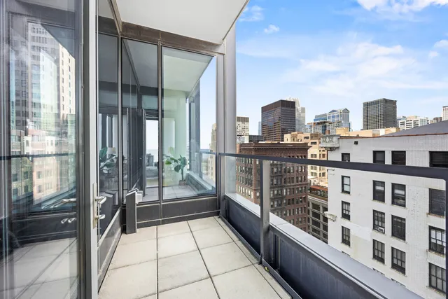$624,900 | 60 East Monroe Street, Unit 2307, Chicago, IL 60603