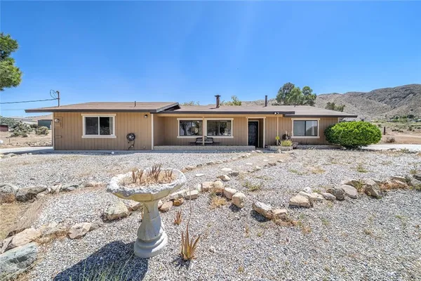 $450,000 | 22411 Roundup Way, Apple Valley, CA 92308