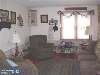 117 Nottingham Road Pennsville, NJ 08070 - Photo 7 of 10 Living Room