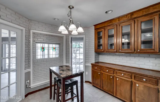 $269,900 | 1422 Mossline Drive, Jackson, MS 39211