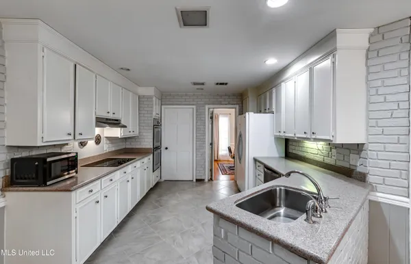 $269,900 | 1422 Mossline Drive, Jackson, MS 39211