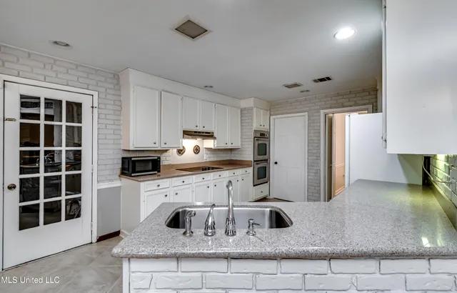 $269,900 | 1422 Mossline Drive, Jackson, MS 39211