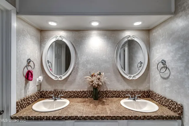 $269,900 | 1422 Mossline Drive, Jackson, MS 39211