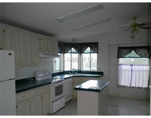 2891 West Quail Run Road Pahrump, NV 89060 - Photo 3 of 6 Kitchen.