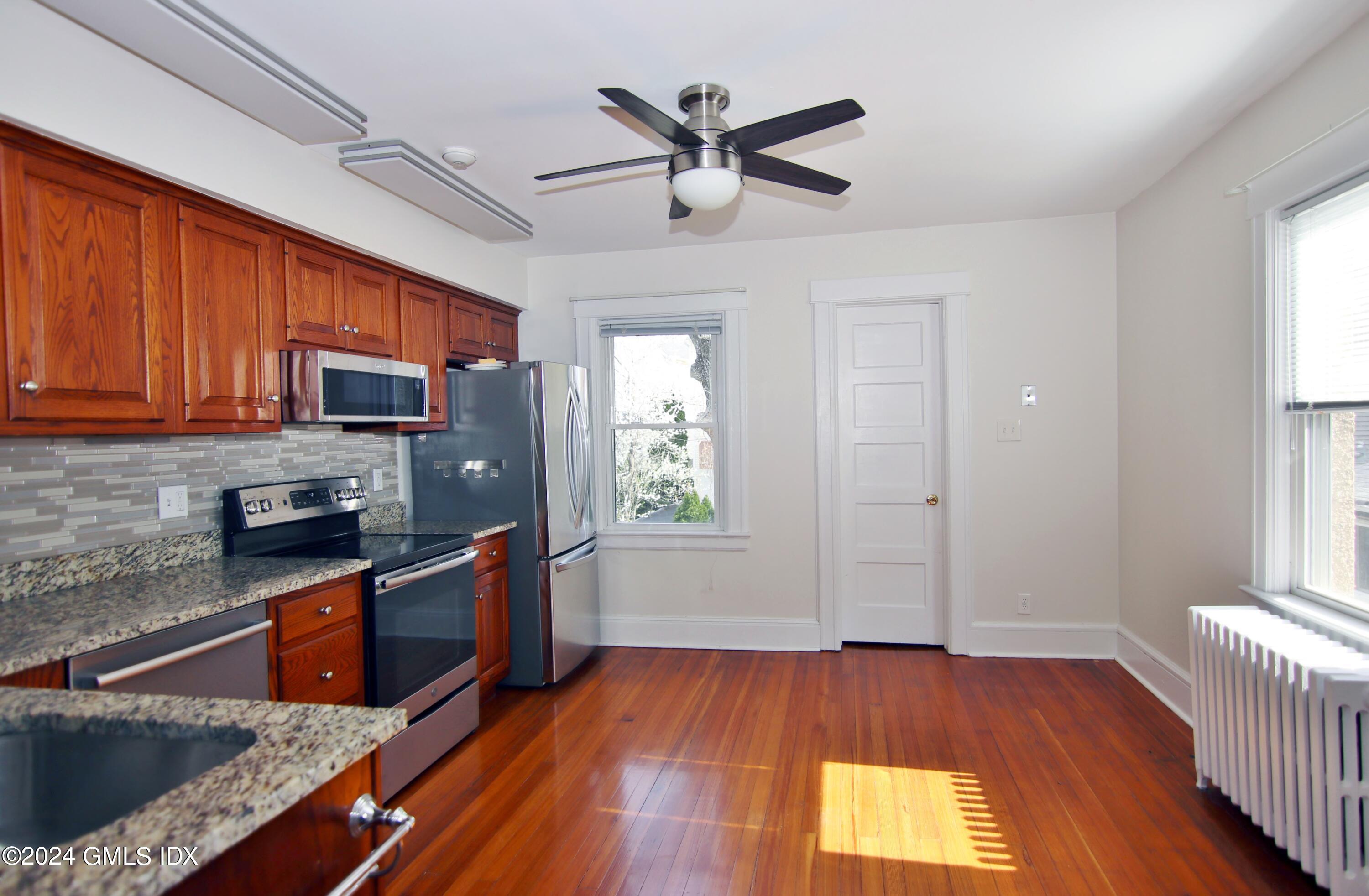 25 Division Street, Unit 2 Greenwich, CT 06830 - Photo 9 of 31 IMG_3692