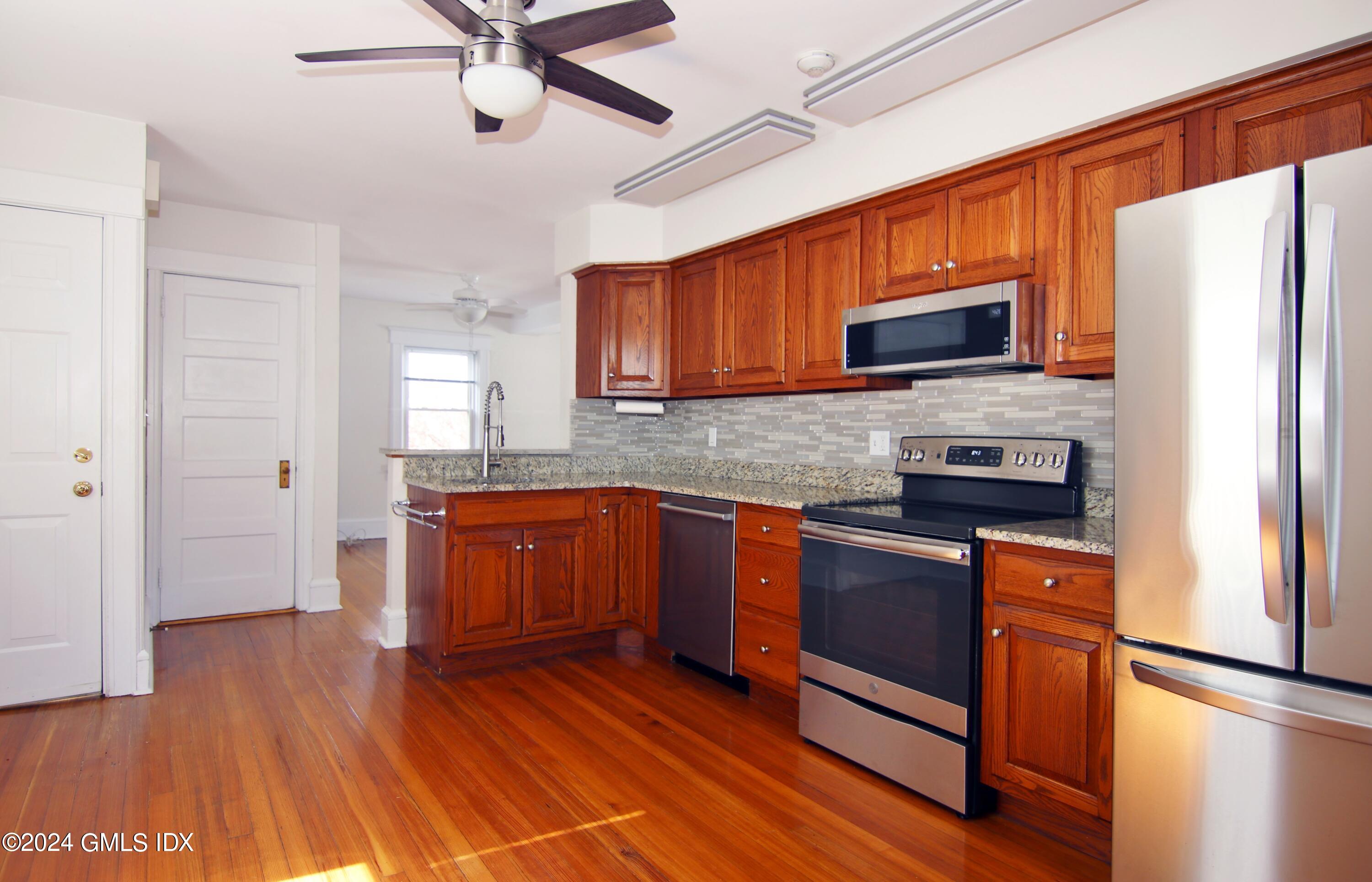 25 Division Street, Unit 2 Greenwich, CT 06830 - Photo 10 of 31 IMG_3696