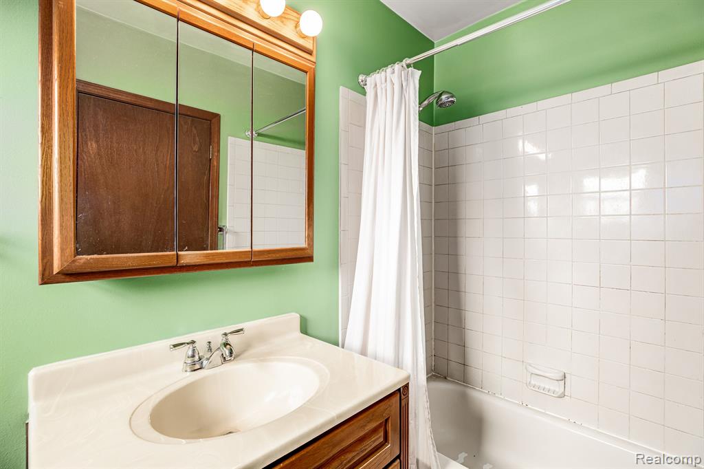 24661 Haggerty Road New Boston, MI 48164 - Photo 11 of 34