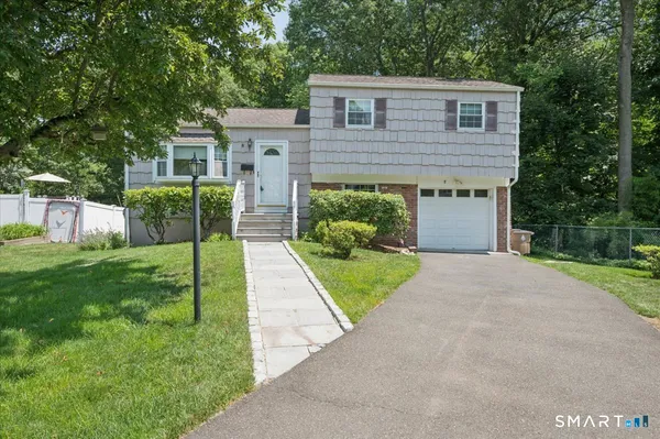 $675,000 | 8 Stanwick Circle, Stamford, CT 06905