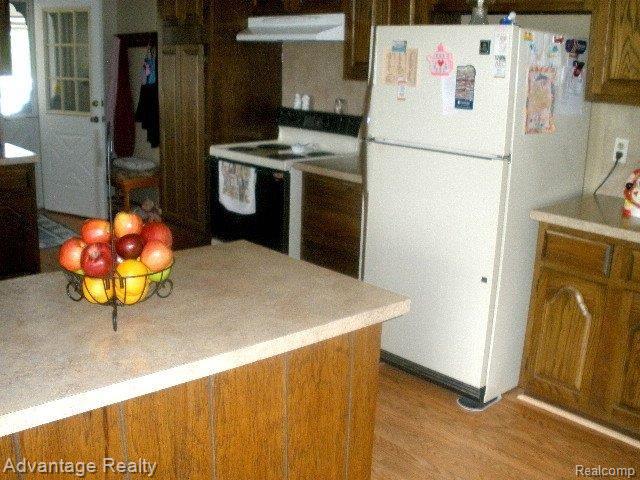 8249 Kendall Road Columbus, MI 48063 - Photo 6 of 14 P8050010